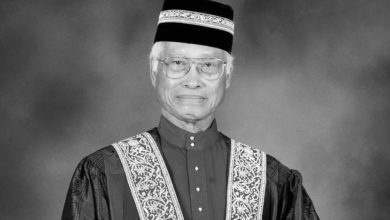 Photo of Agong Expresses Condolences To UiTM Pro-Chancellor’s Family