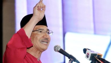 Photo of Hisham Hints At Challenging For Top Umno Post