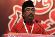 Photo of Syor Tiada Pertandingan Jawatan Tertinggi Dalam UMNO Menutup Demokrasi Dalam Parti – Johari