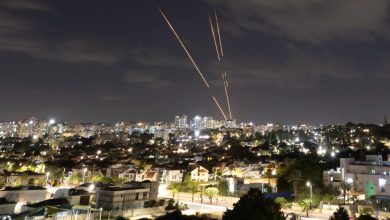 Photo of Ketegangan Iran-Israel: Saham Asia Jatuh, Harga Minyak Melonjak